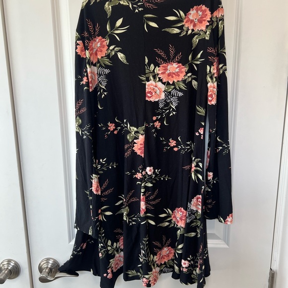 Floral dress in great condition! - Picture 3 of 3